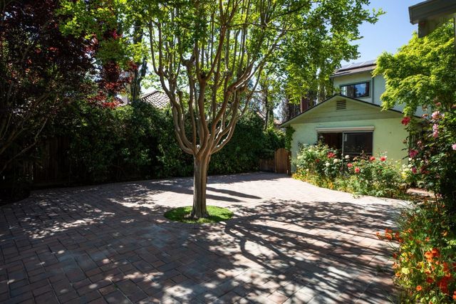800 Loyola Drive, Los Altos, CA 94024