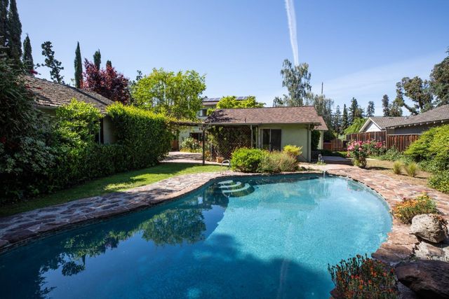 800 Loyola Drive, Los Altos, CA 94024