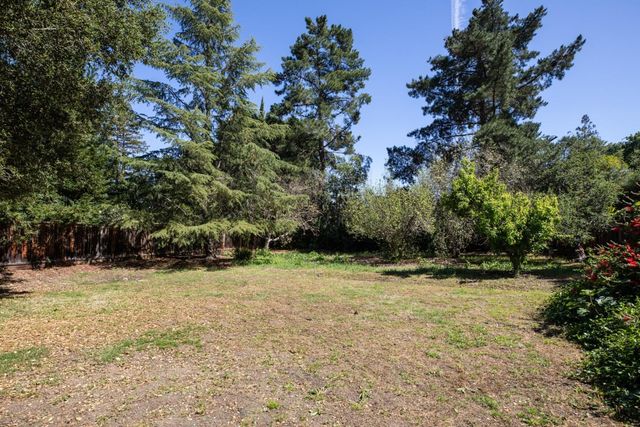 800 Loyola Drive, Los Altos, CA 94024