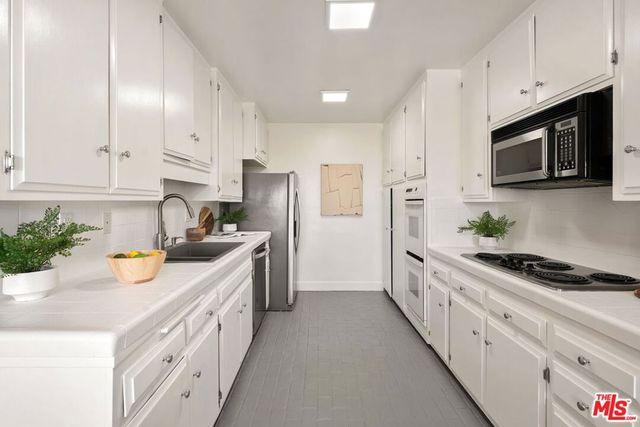 10725 Ohio Avenue 2, Los Angeles, CA 90024