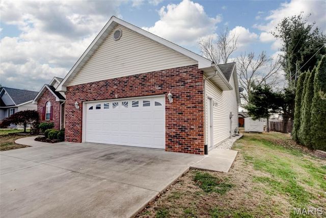 612 Crosswinds Court, Jerseyville, IL 62052