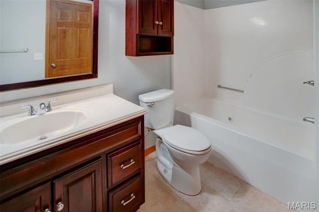 612 Crosswinds Court, Jerseyville, IL 62052