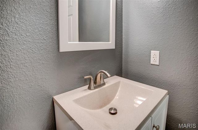 612 Crosswinds Court, Jerseyville, IL 62052