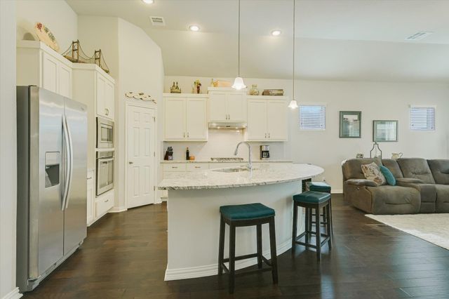 921 Isaias DR, Leander, TX 78641