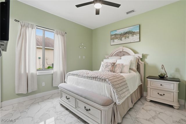 1217 SW 15th TER, Cape Coral, FL 33991