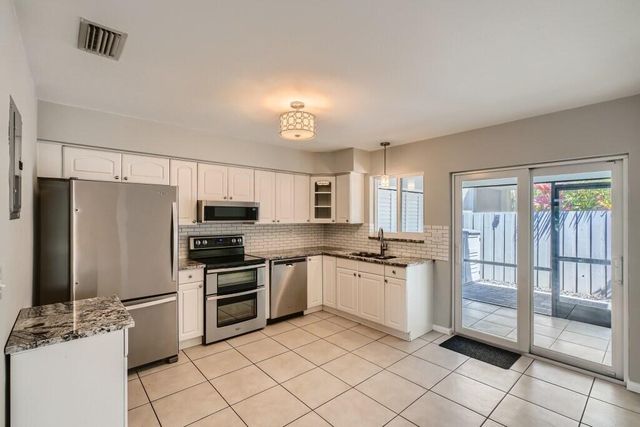 2602 NE 10th Terrace B, Wilton Manors, FL 33334