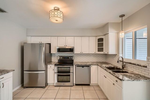 2602 NE 10th Terrace B, Wilton Manors, FL 33334