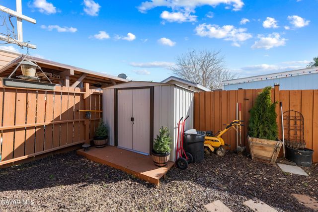 3300 W 15th Street Spc 153, Rosamond, CA 93560
