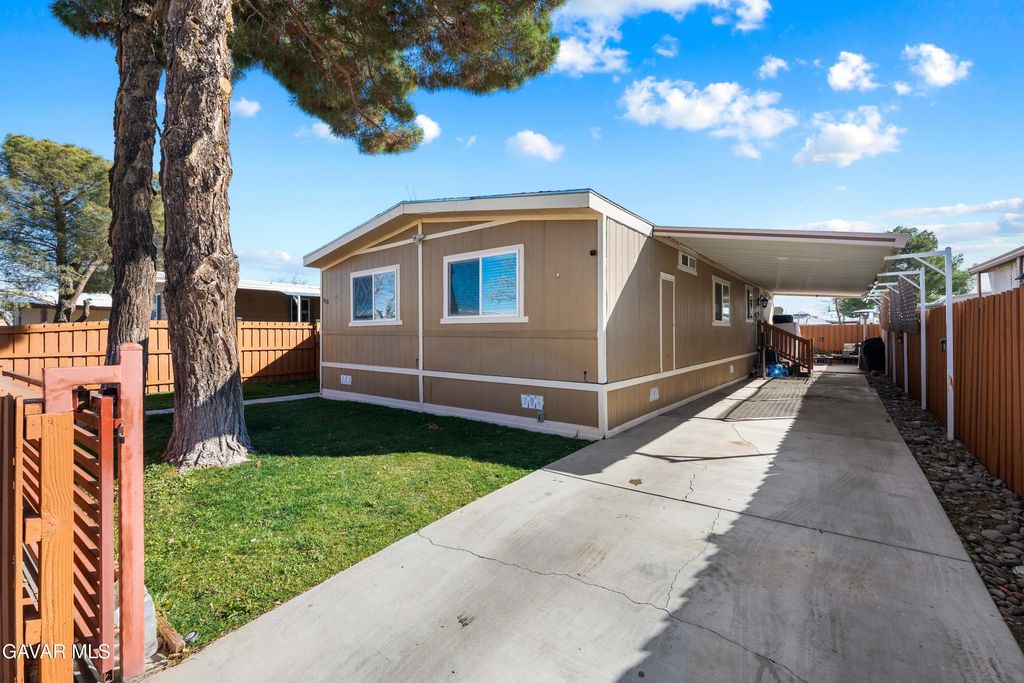 3300 W 15th Street Spc 153, Rosamond, CA 93560