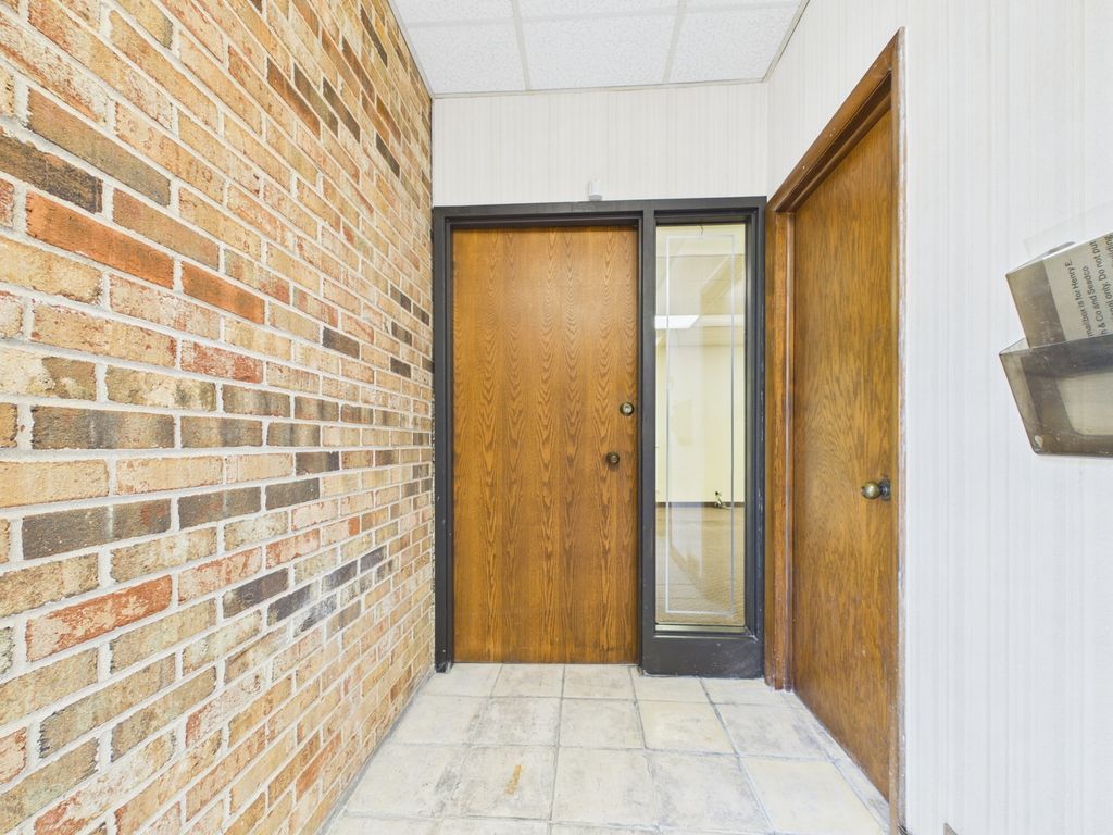 501 W Ogden Avenue 3, Hinsdale, IL 60521 — photo 3