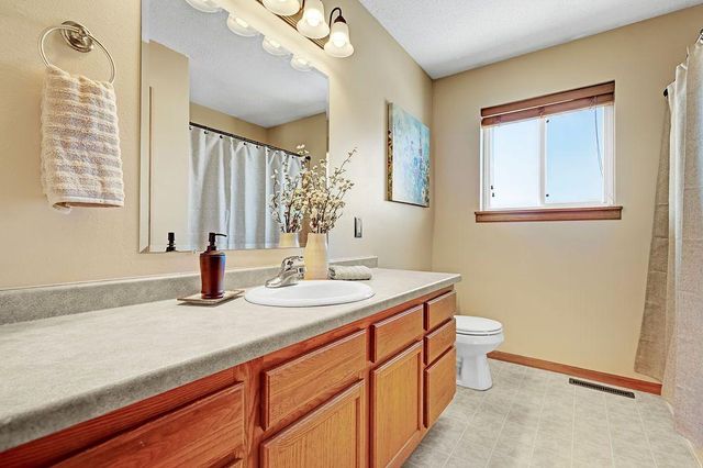 37728 Hawthorne Avenue, North Branch, MN 55056