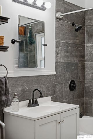 1932 N Lincoln Avenue, York, NE 68467