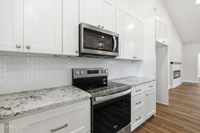 5613 Stoneleigh Rd, Knoxville, TN 37912