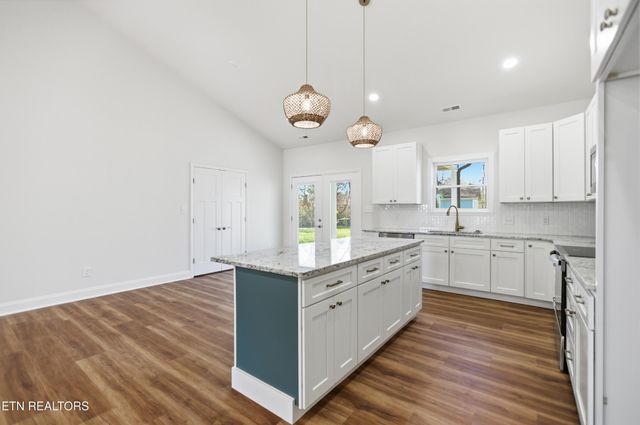 5613 Stoneleigh Rd, Knoxville, TN 37912