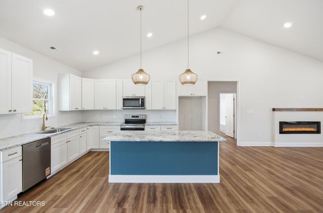 5613 Stoneleigh Rd, Knoxville, TN 37912