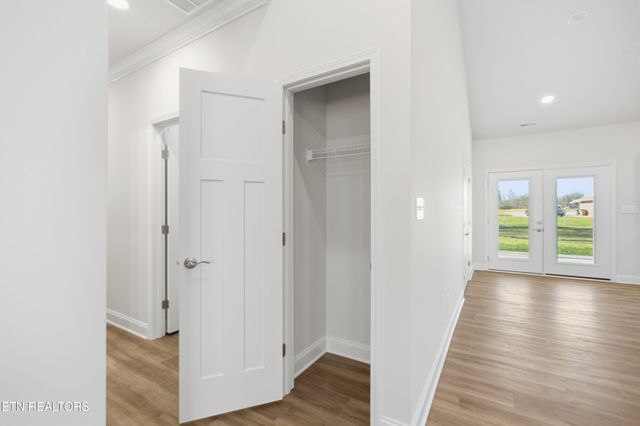 5613 Stoneleigh Rd, Knoxville, TN 37912