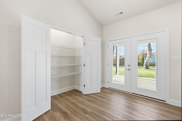 5613 Stoneleigh Rd, Knoxville, TN 37912