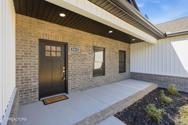 5613 Stoneleigh Rd, Knoxville, TN 37912