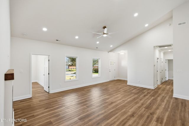 5613 Stoneleigh Rd, Knoxville, TN 37912