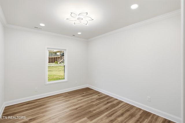 5613 Stoneleigh Rd, Knoxville, TN 37912