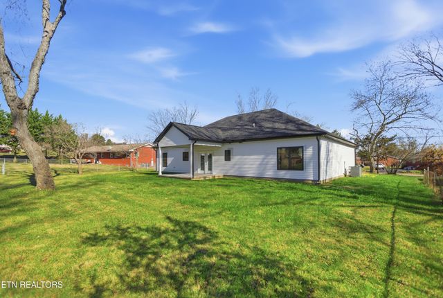 5613 Stoneleigh Rd, Knoxville, TN 37912