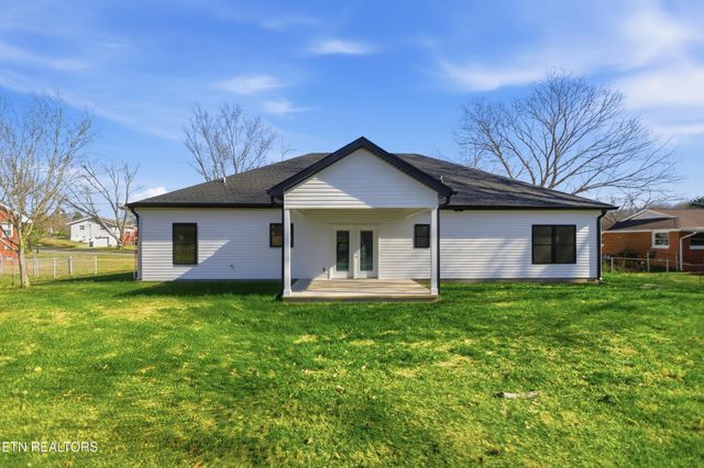 5613 Stoneleigh Rd, Knoxville, TN 37912