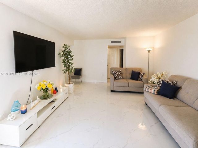 6555 W Broward Boulevard 111, Plantation, FL 33317