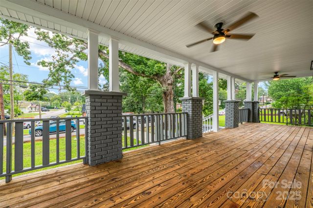 806 4th Street Drive NW, Hickory, NC 28601