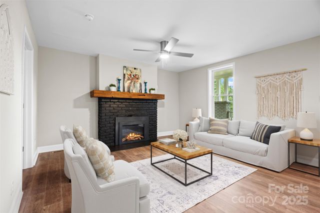 806 4th Street Drive NW, Hickory, NC 28601