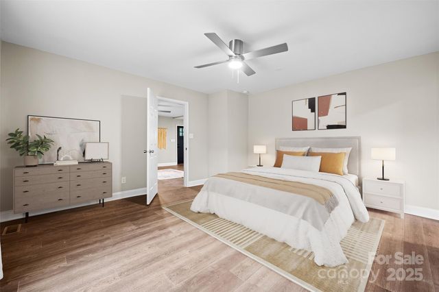 806 4th Street Drive NW, Hickory, NC 28601