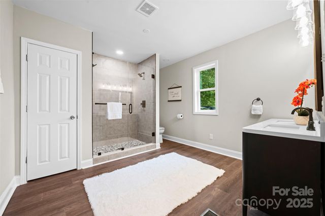 806 4th Street Drive NW, Hickory, NC 28601
