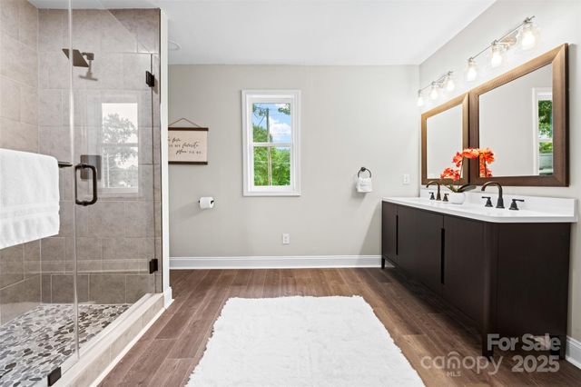 806 4th Street Drive NW, Hickory, NC 28601