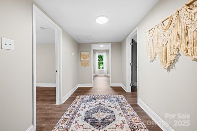 806 4th Street Drive NW, Hickory, NC 28601