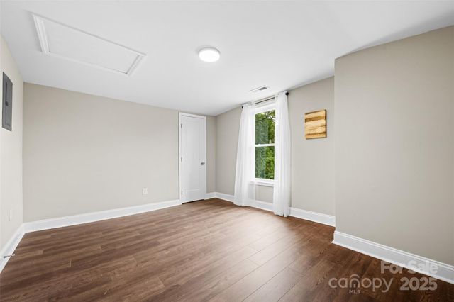 806 4th Street Drive NW, Hickory, NC 28601