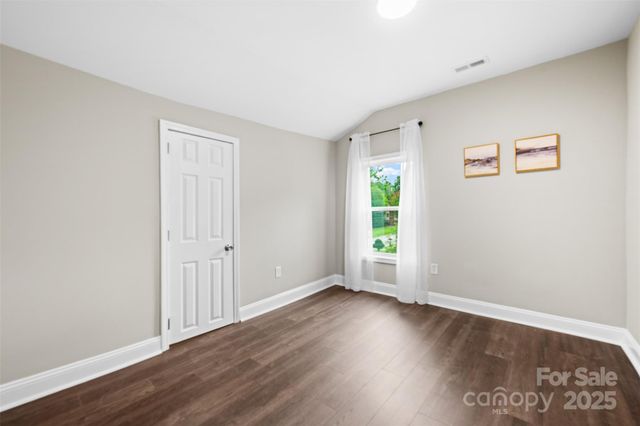806 4th Street Drive NW, Hickory, NC 28601