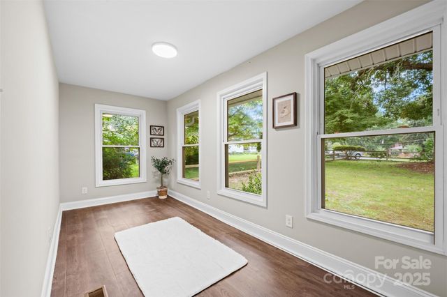 806 4th Street Drive NW, Hickory, NC 28601