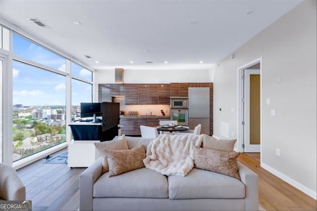 45 Ivan Allen Jr Boulevard NW 1704, Atlanta, GA 30308