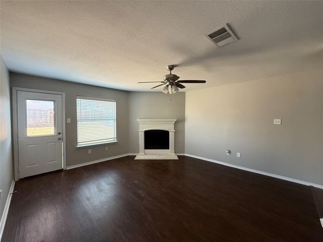 2012 Wagon Trail, Heartland, TX 75126