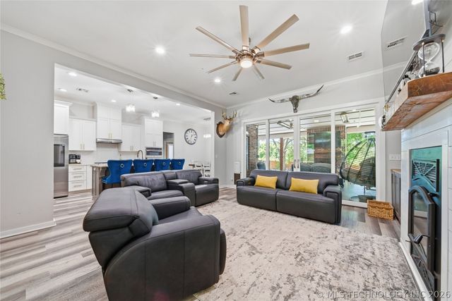 893 N E, Eufaula, OK 74432