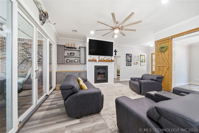 893 N E, Eufaula, OK 74432