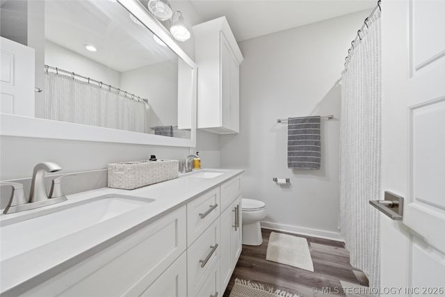 893 N E, Eufaula, OK 74432
