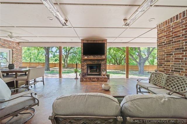 893 N E, Eufaula, OK 74432