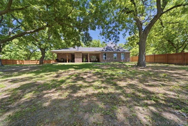 893 N E, Eufaula, OK 74432