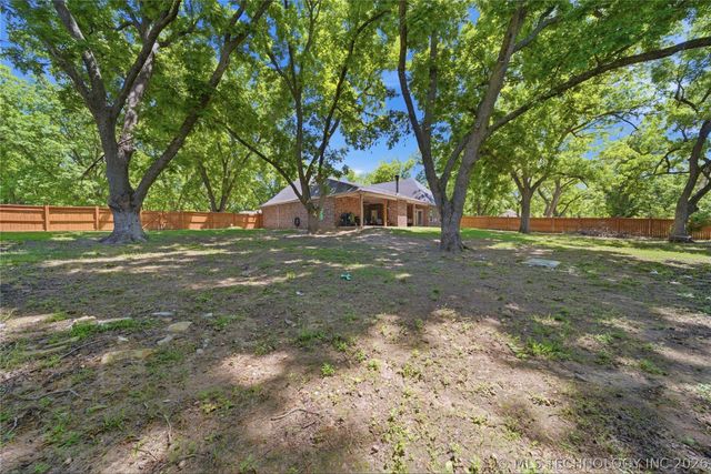 893 N E, Eufaula, OK 74432