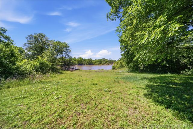 893 N E, Eufaula, OK 74432