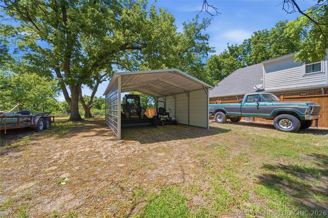 893 N E, Eufaula, OK 74432