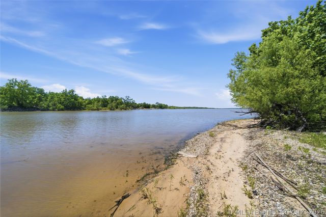 893 N E, Eufaula, OK 74432
