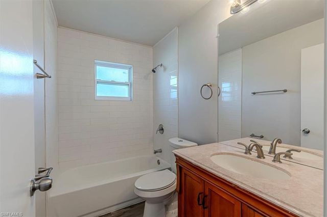 713 SE 35th ST, Cape Coral, FL 33904