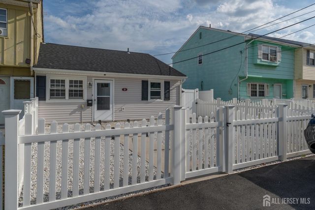 30-30 Warren Street, Carteret, NJ 07008