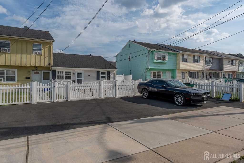 30-30 Warren Street, Carteret, NJ 07008